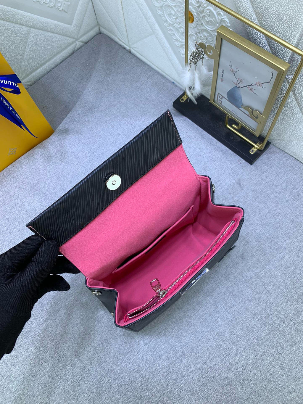 LV WOMENS BAG