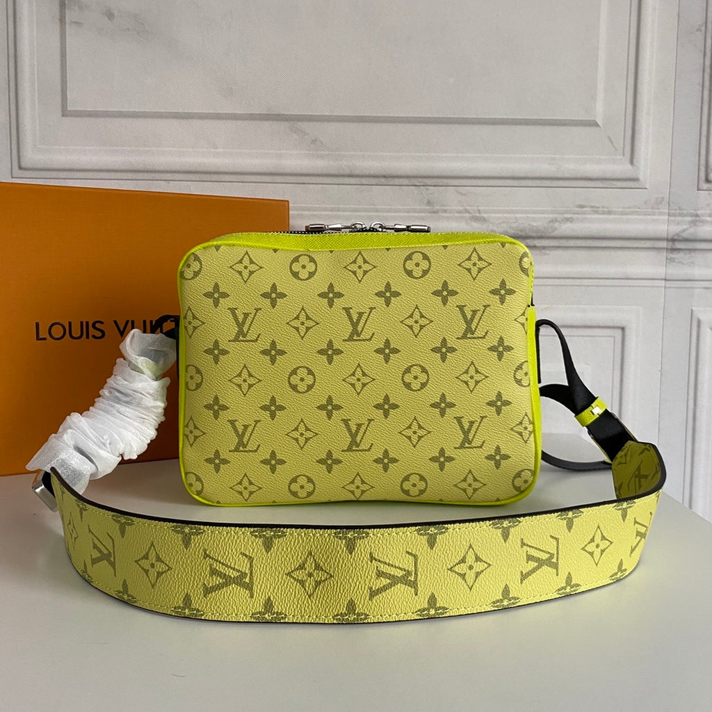 LV MESSENGER BAG