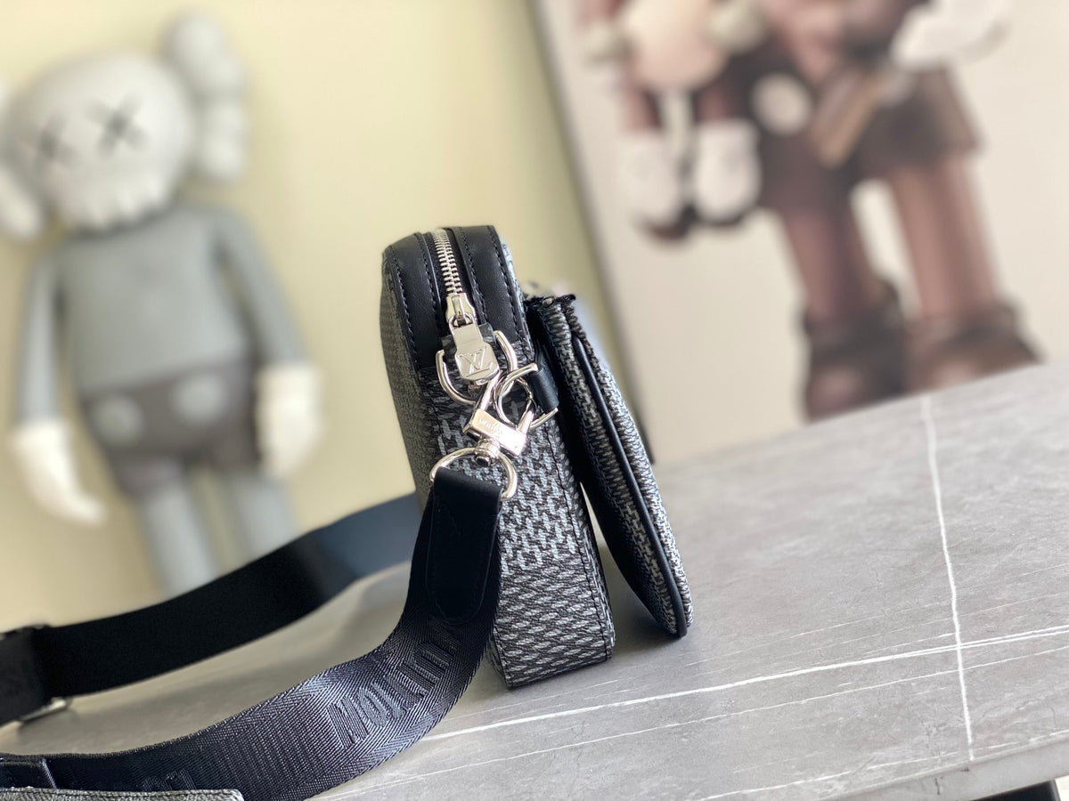 LV MESSENGER BAG
