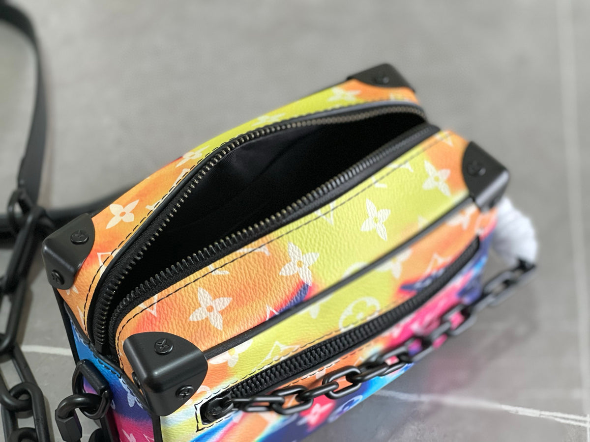 LV MESSENGER BAG