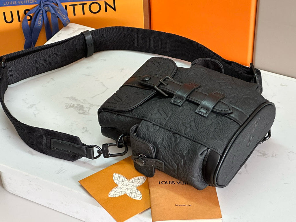 LV MESSENGER BAG