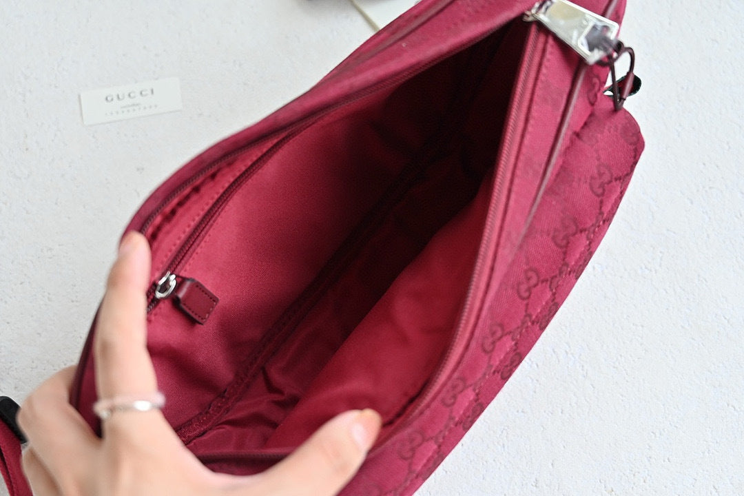 GUCCI MESSENGER BAG