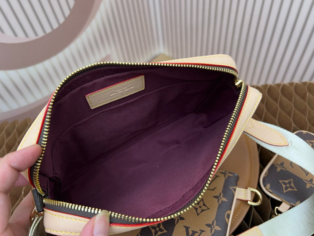 LV MESSENGER BAG