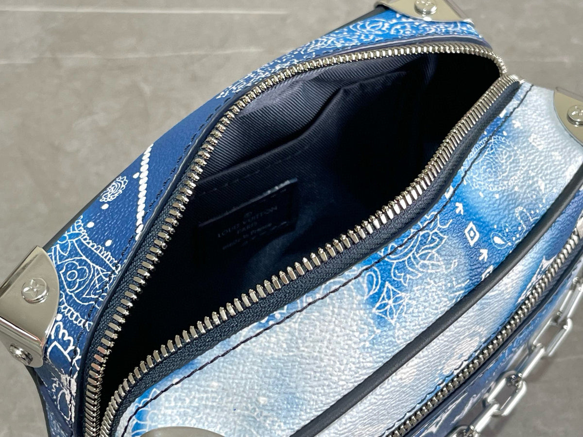 LV MESSENGER BAG