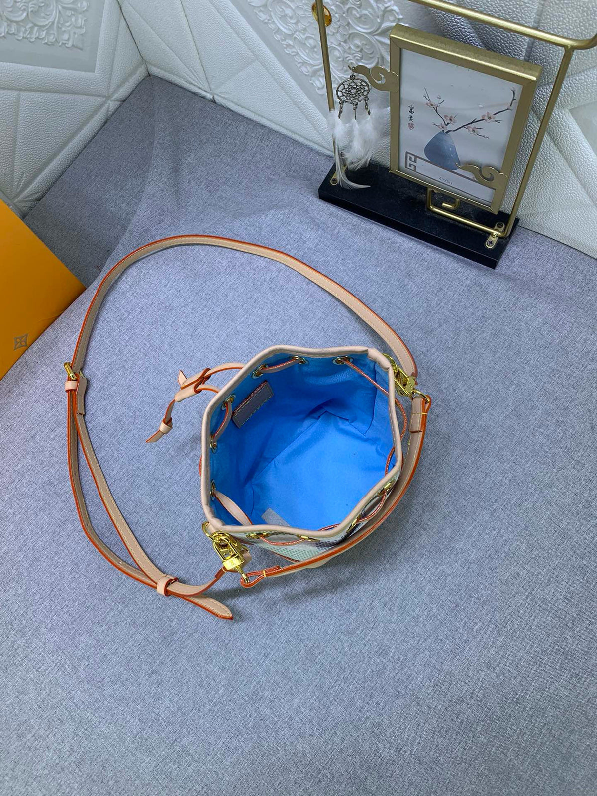 LV WOMENS BAG