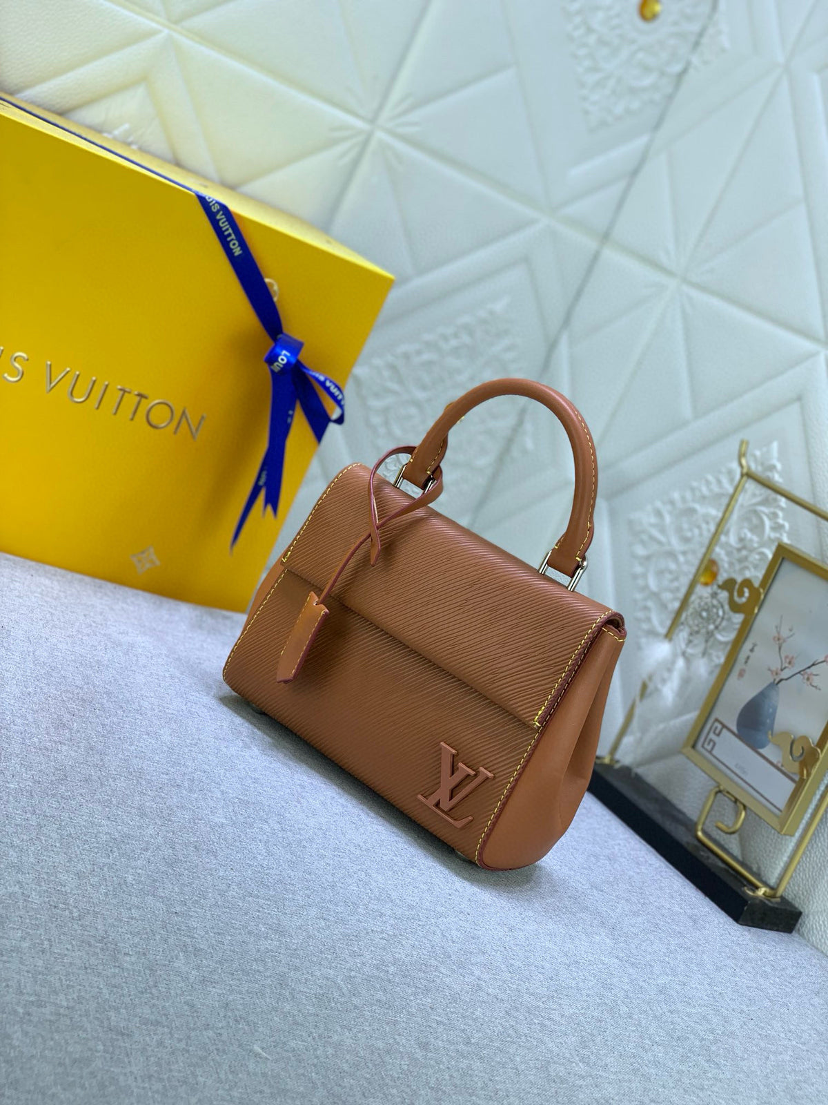 LV WOMENS BAG