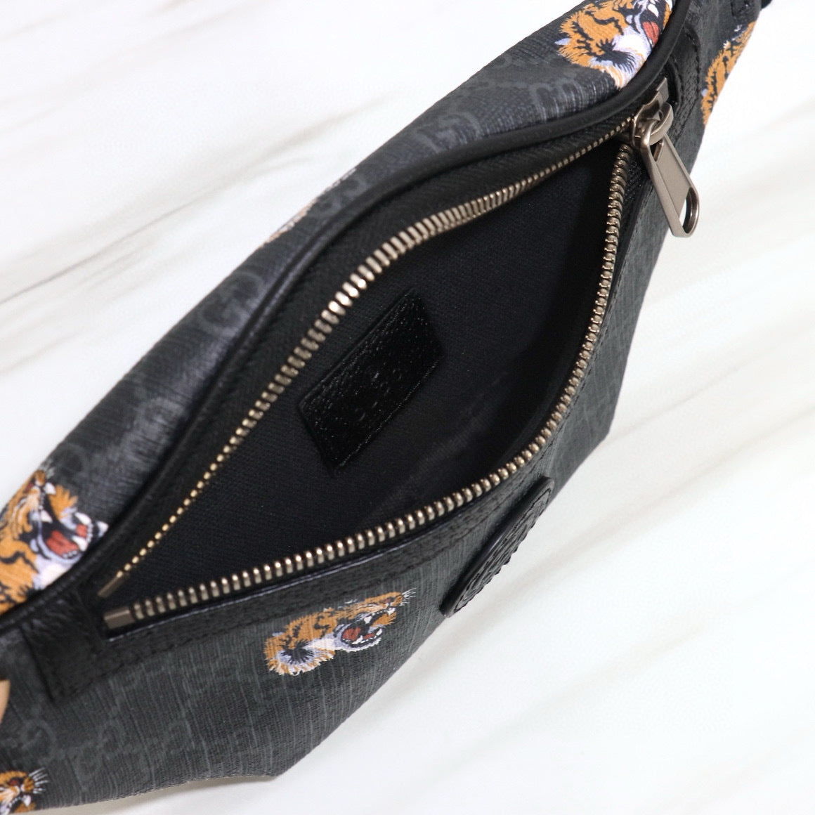 GUCCI MESSENGER BAG