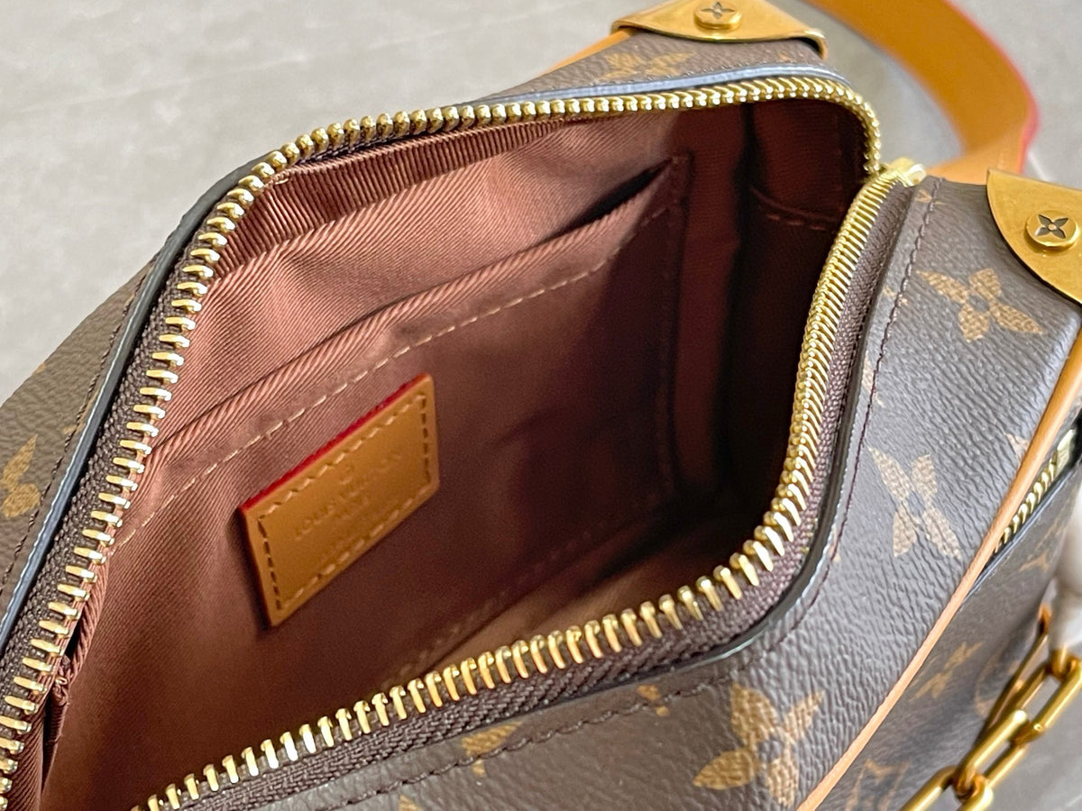 LV MESSENGER BAG