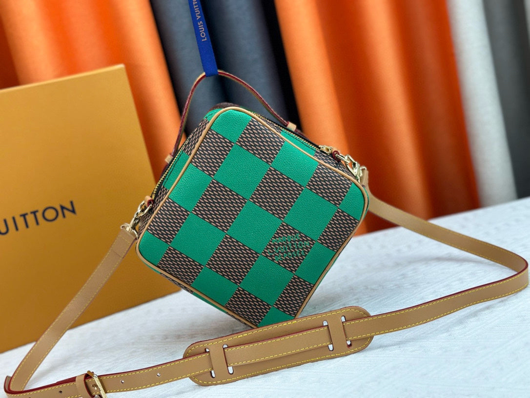 LV MESSENGER BAG