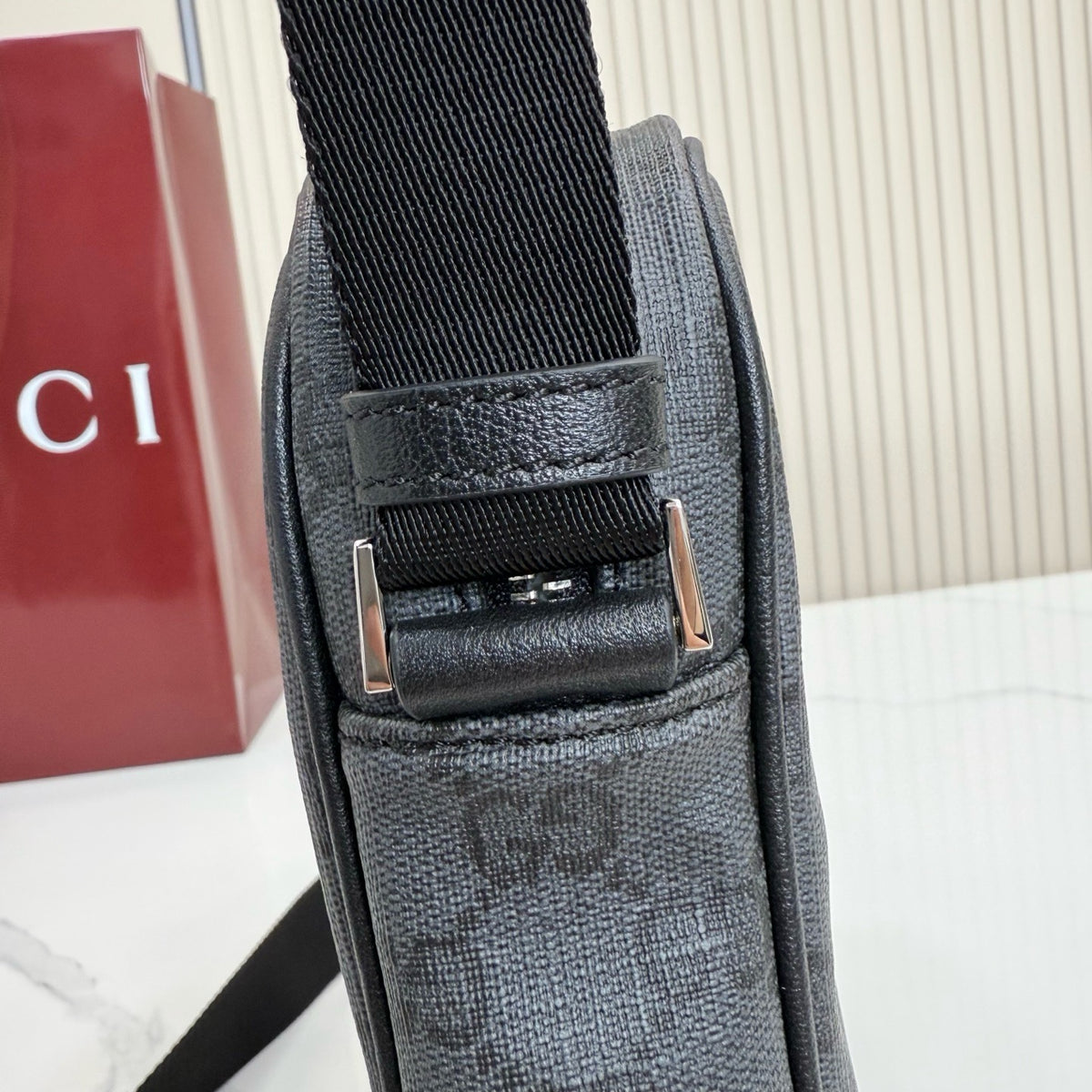 GUCCI MESSENGER BAG