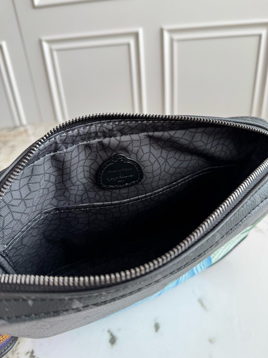 LV MESSENGER BAG