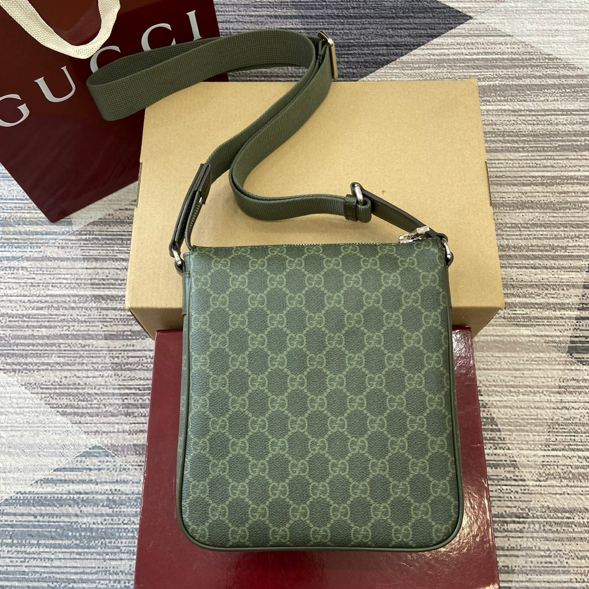 GUCCI MESSENGER BAG