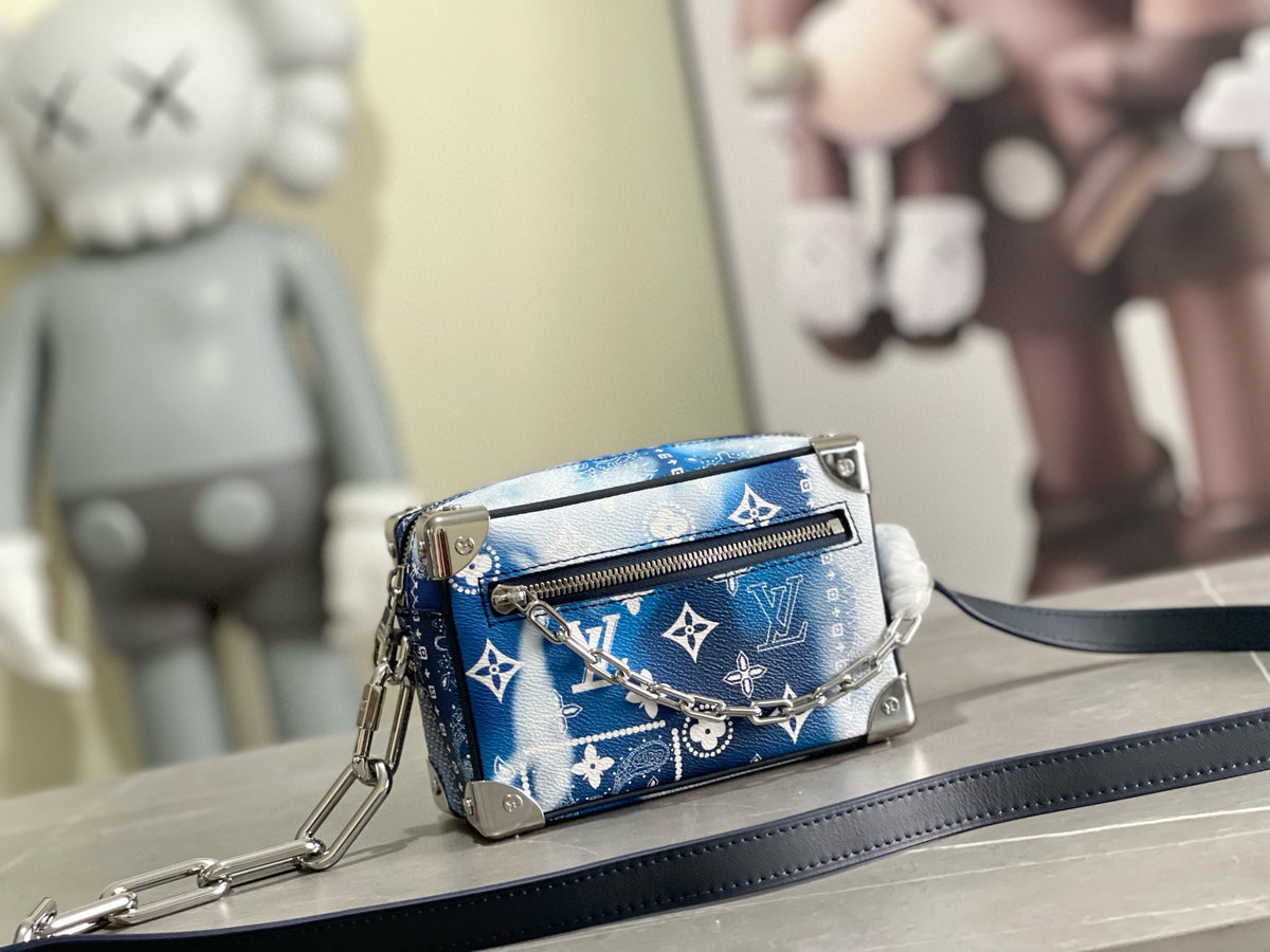 LV MESSENGER BAG
