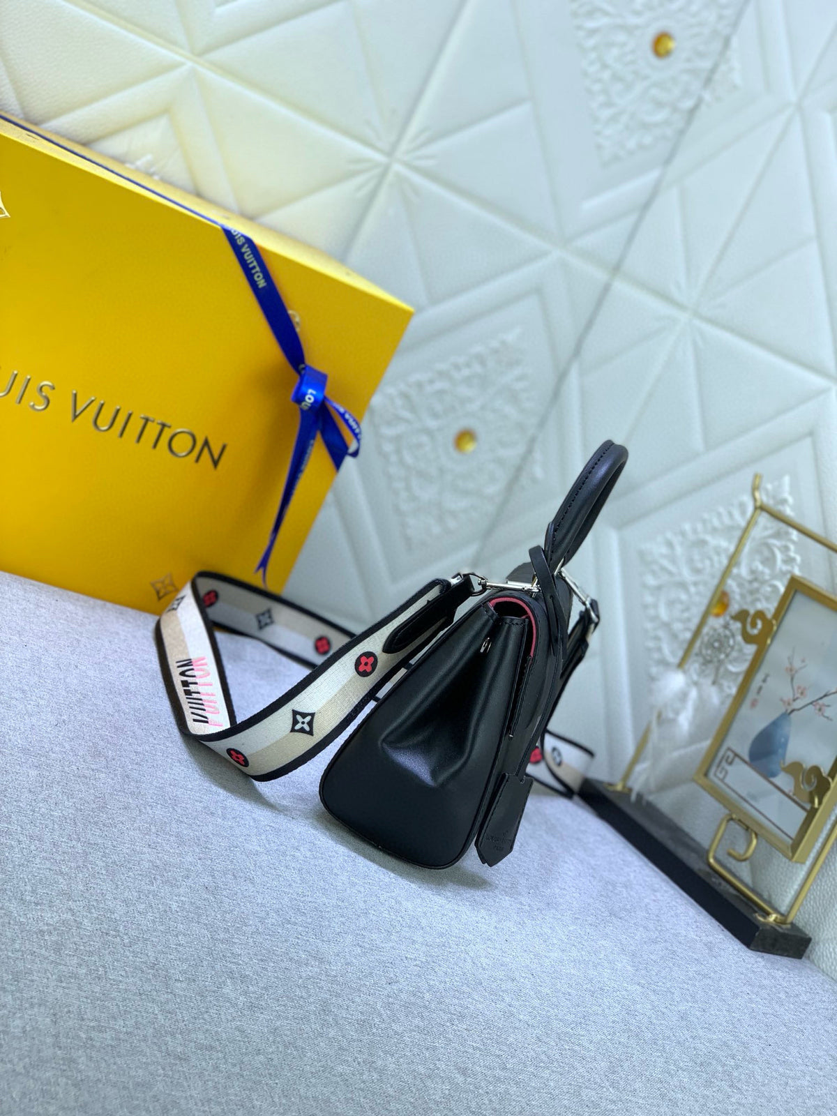 LV WOMENS BAG