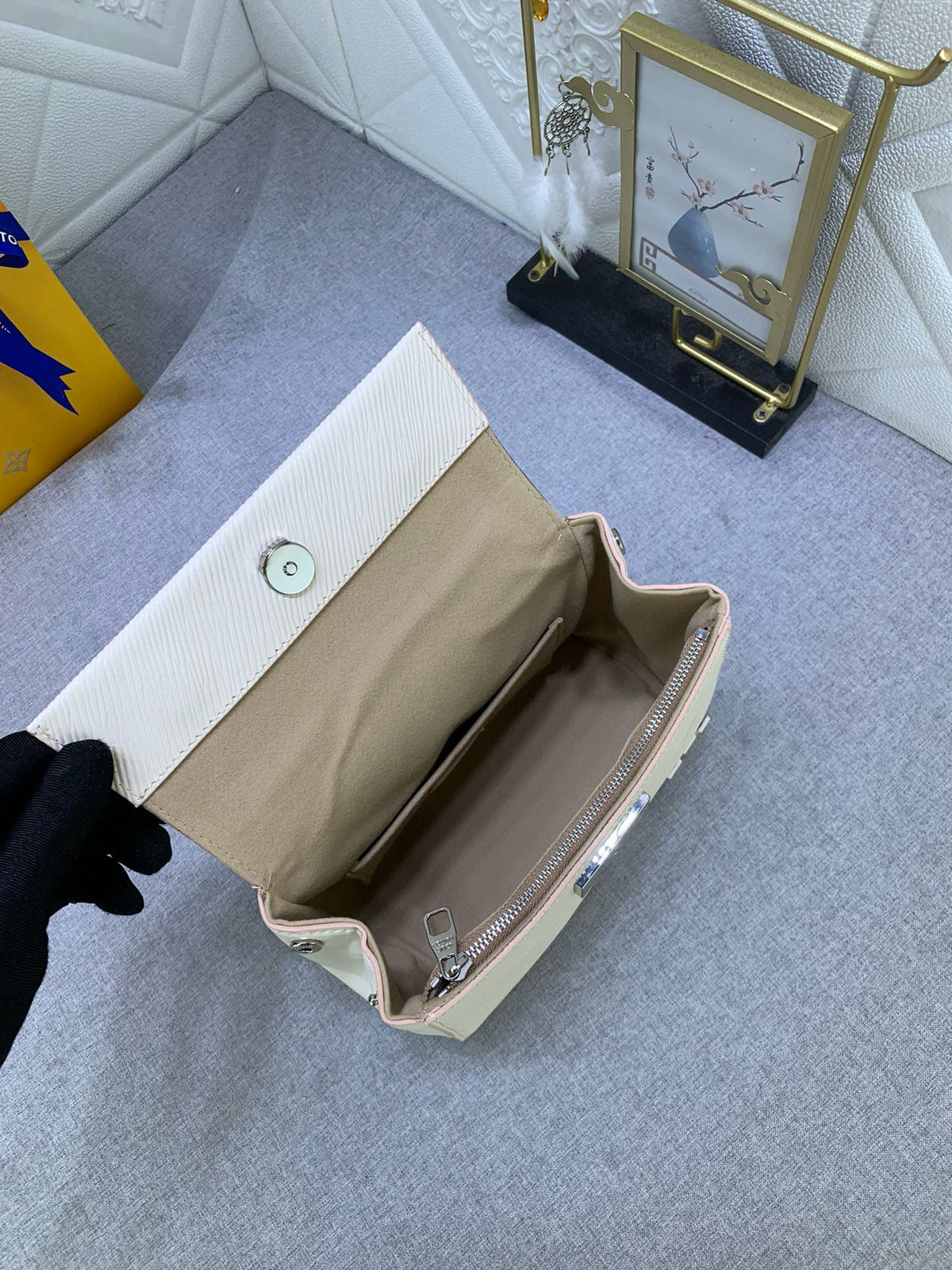 LV WOMENS BAG