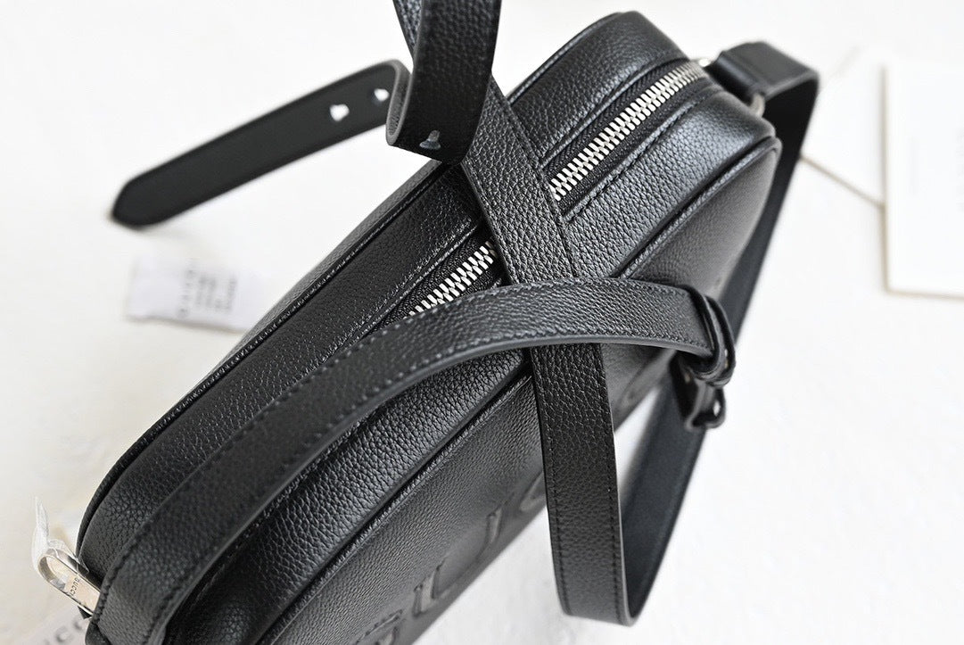GUCCI MESSENGER BAG