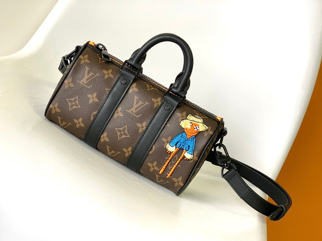 LV MESSENGER BAG