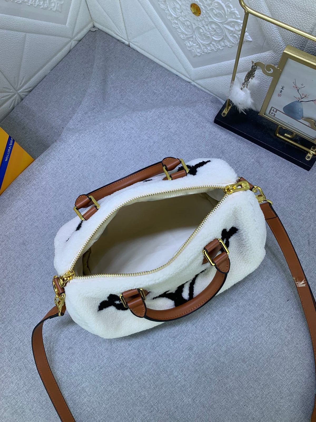 LV WOMENS BAG
