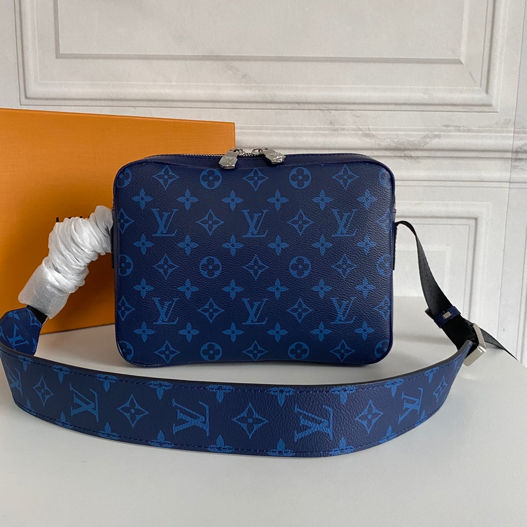 LV MESSENGER BAG