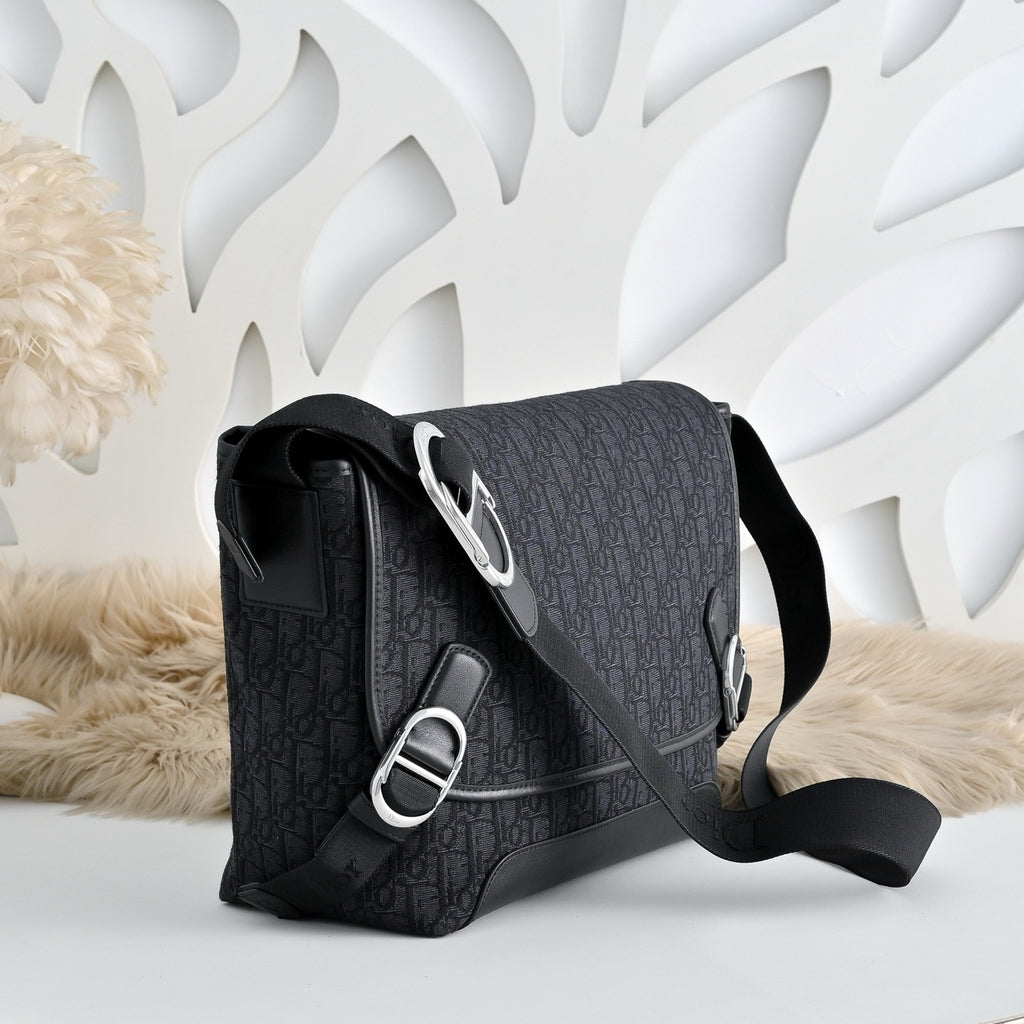 DIOR MESSENGER BAG
