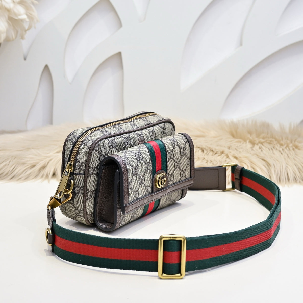 GUCCI MESSENGER BAG