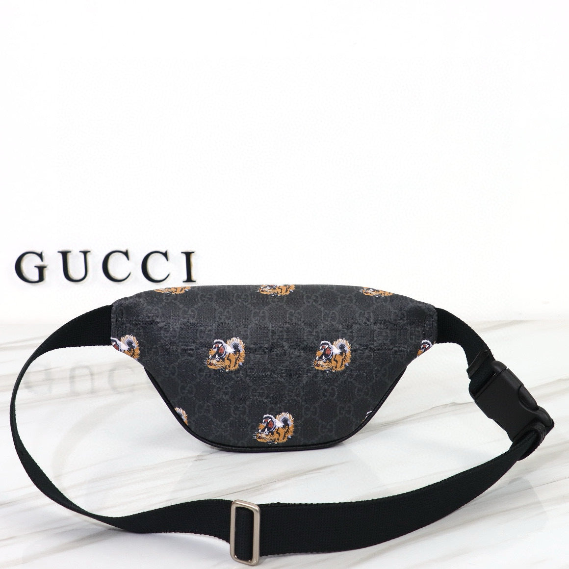 GUCCI MESSENGER BAG