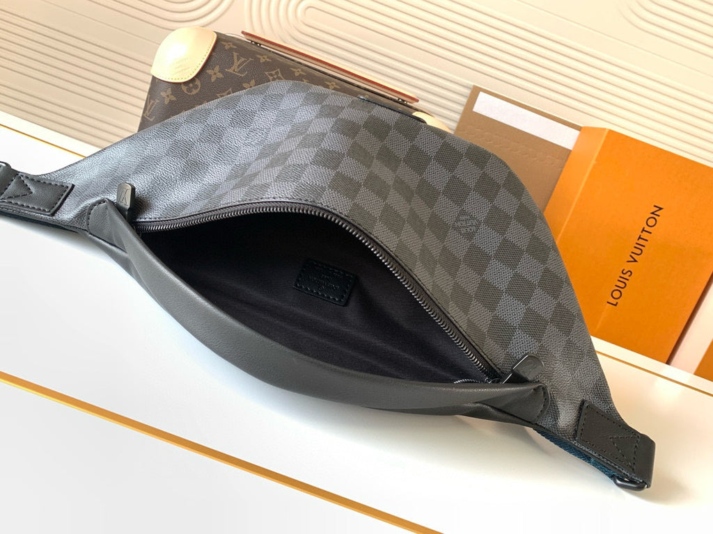 LV MESSENGER BAG