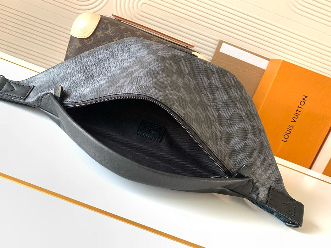 LV MESSENGER BAG