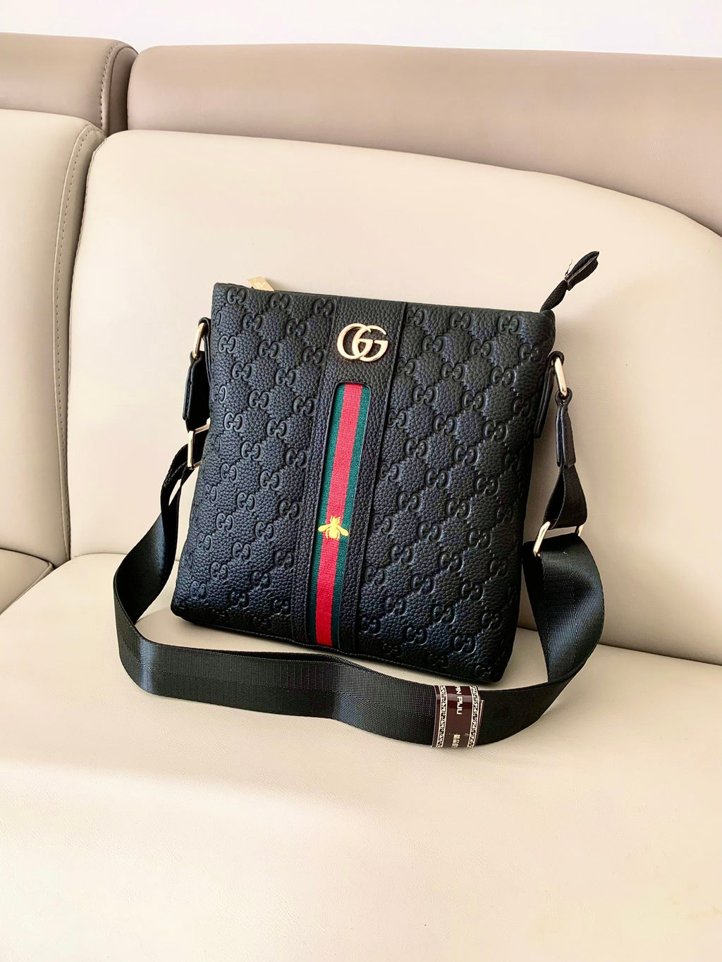 GUCCI MESSENGER BAG