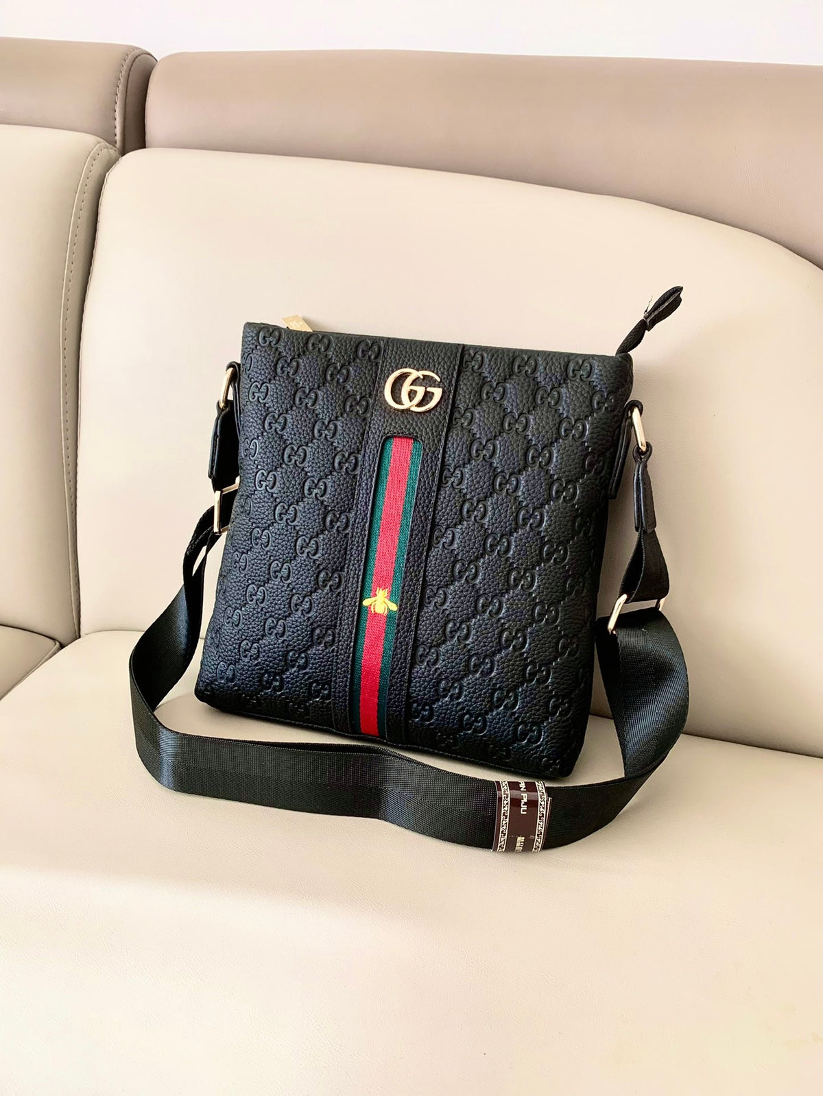 GUCCI MESSENGER BAG