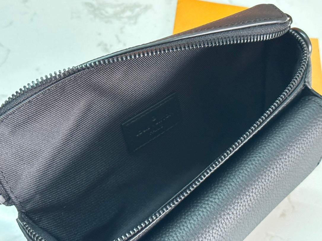 LV MESSENGER BAG