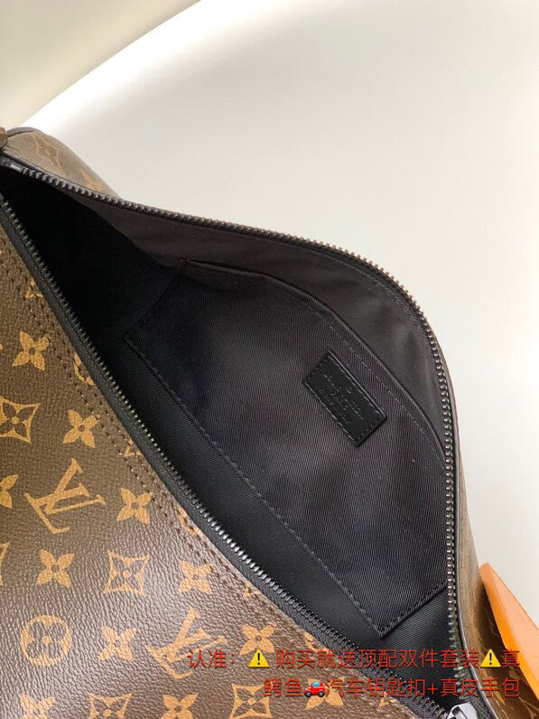 LV MESSENGER BAG