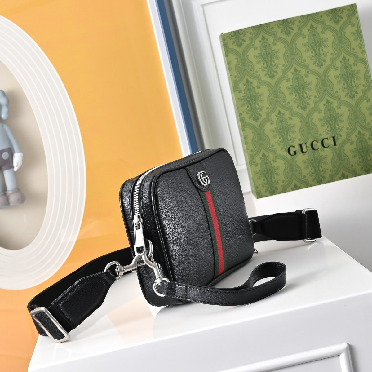 GUCCI MESSENGER BAG