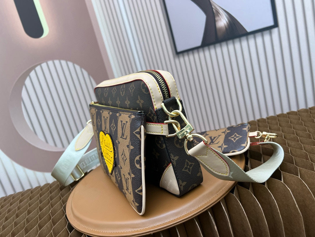 LV MESSENGER BAG