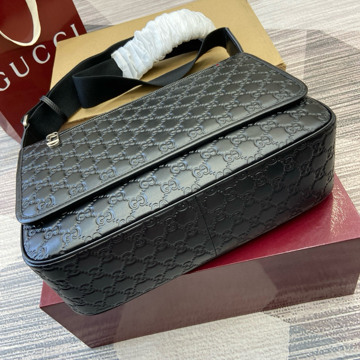 GUCCI MESSENGER BAG