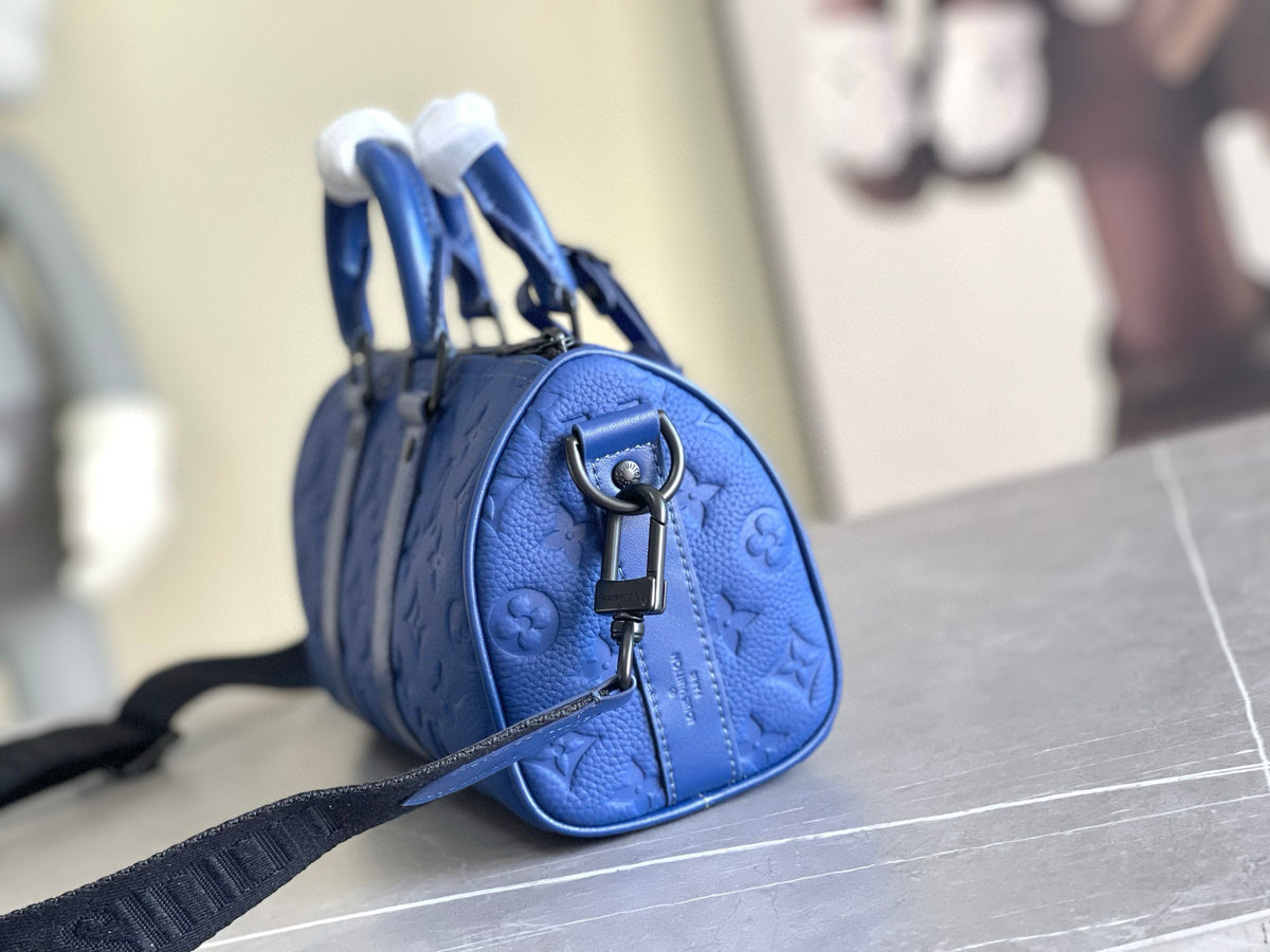 LV MESSENGER BAG