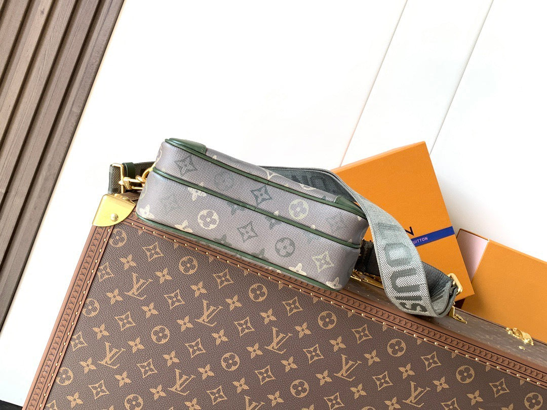 LV MESSENGER BAG