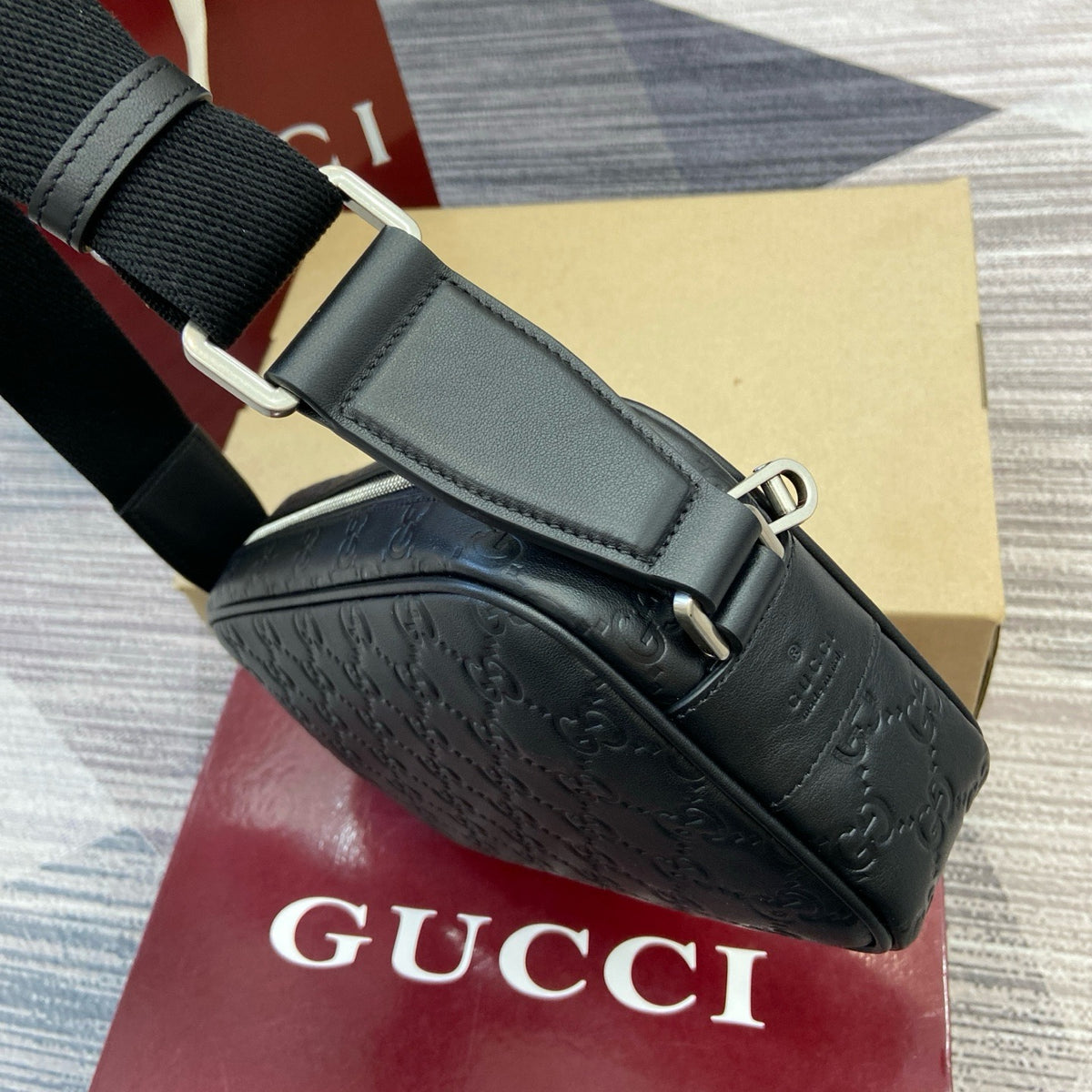 GUCCI MESSENGER BAG
