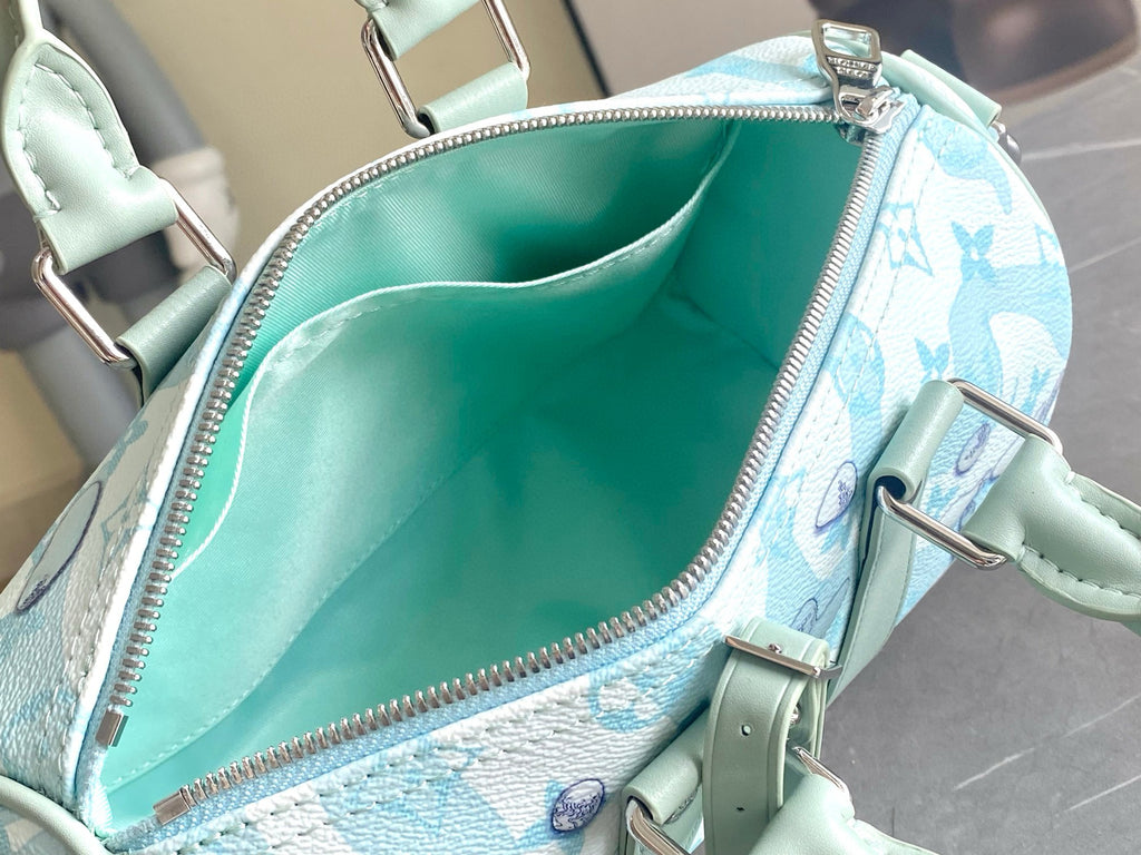 LV MESSENGER BAG