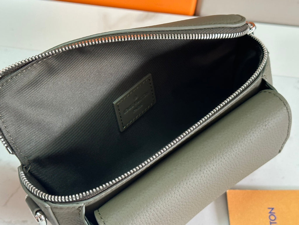 LV MESSENGER BAG