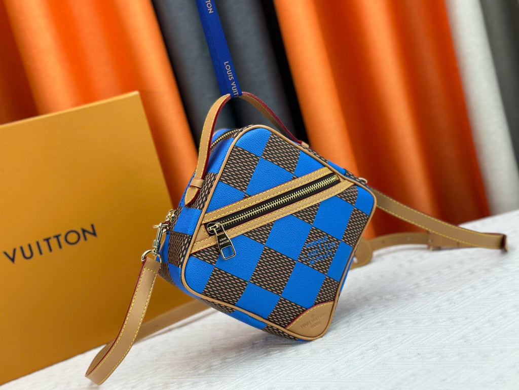 LV MESSENGER BAG