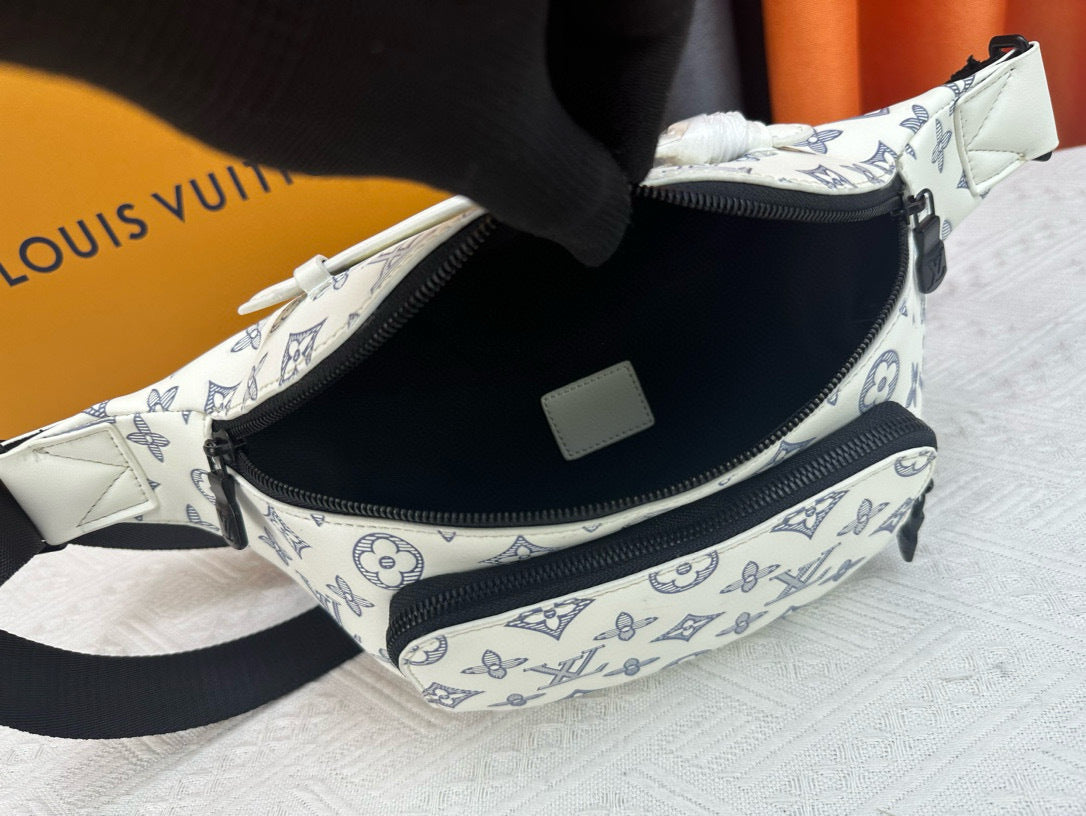 LV MESSENGER BAG