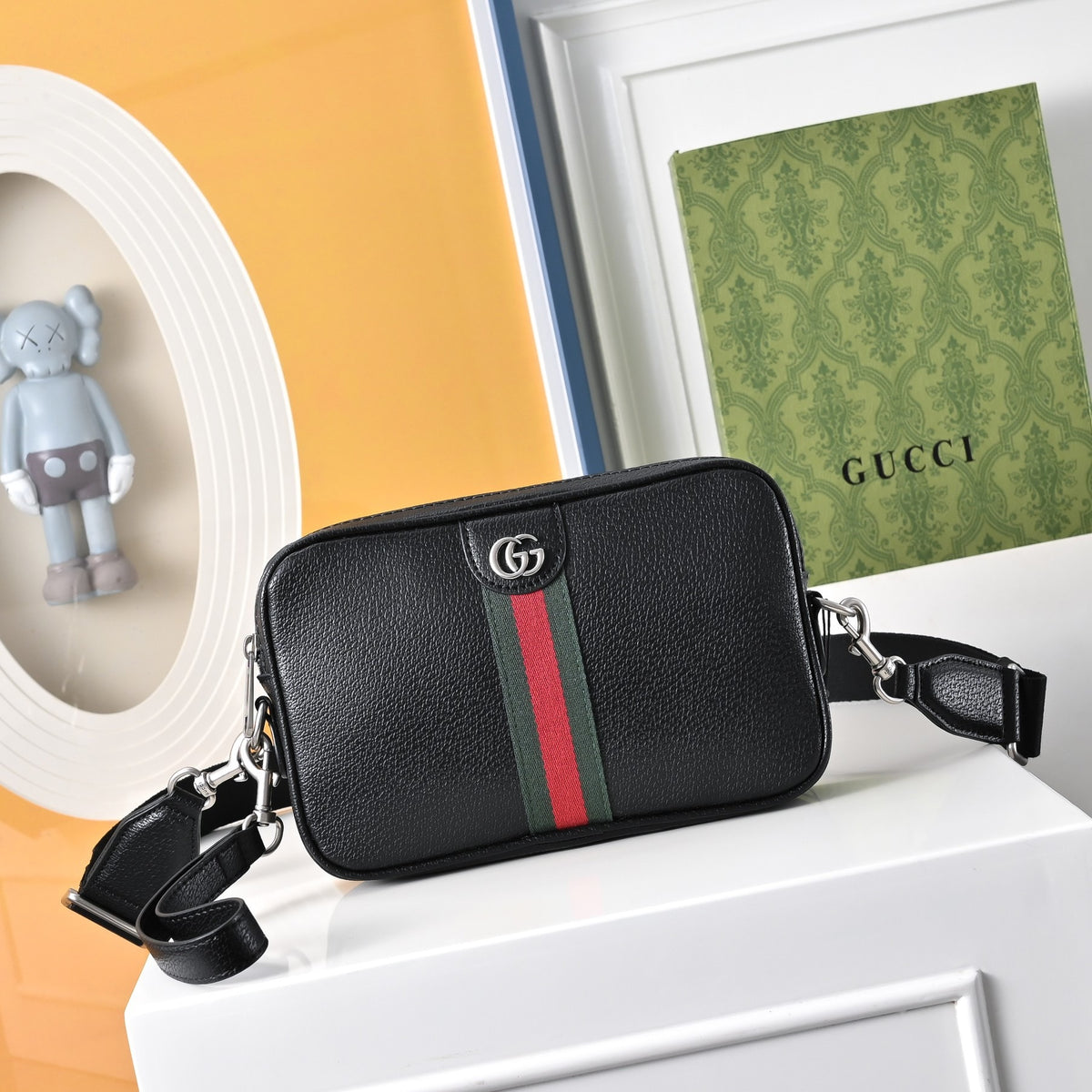 GUCCI MESSENGER BAG