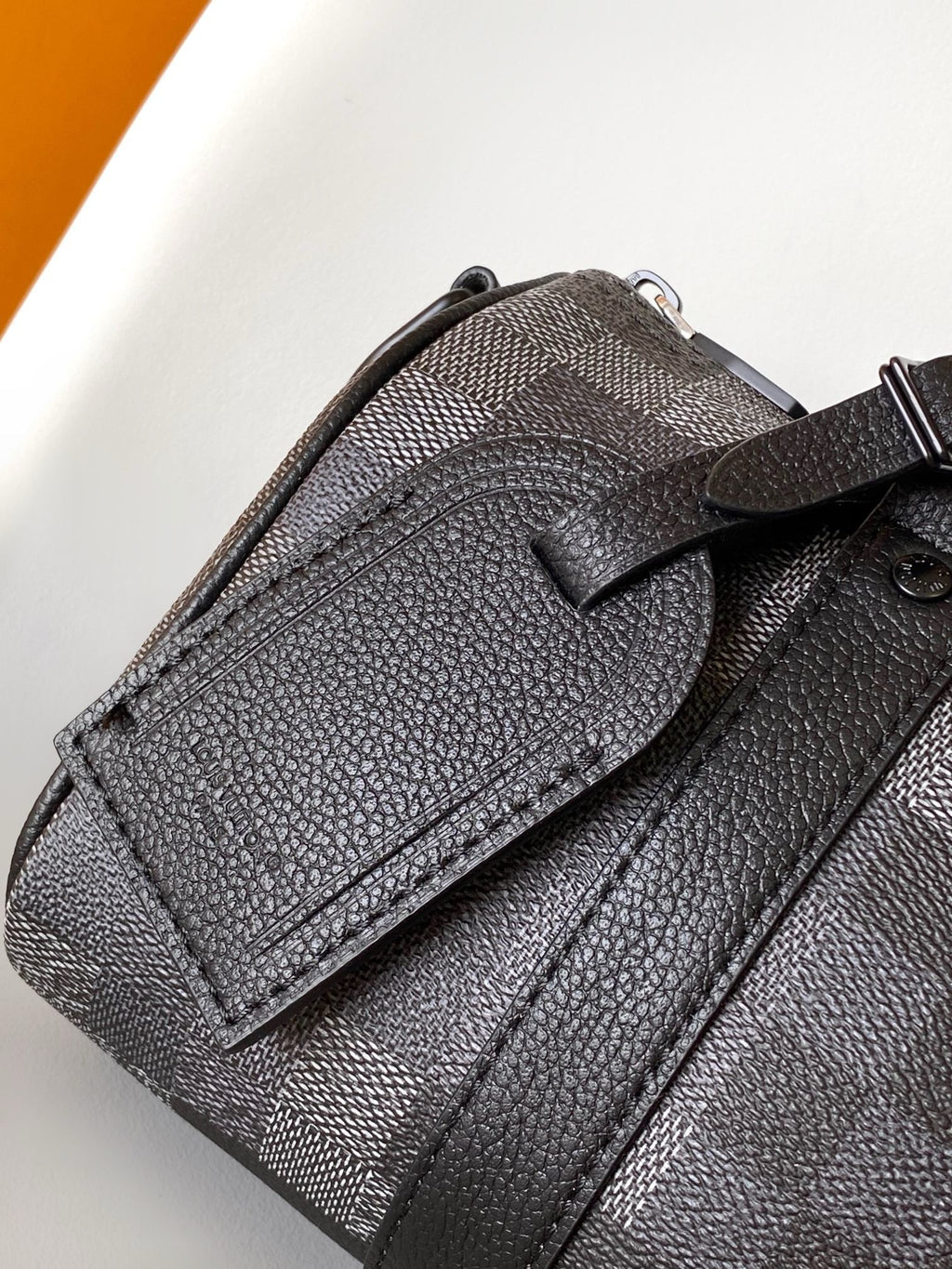 LV MESSENGER BAG
