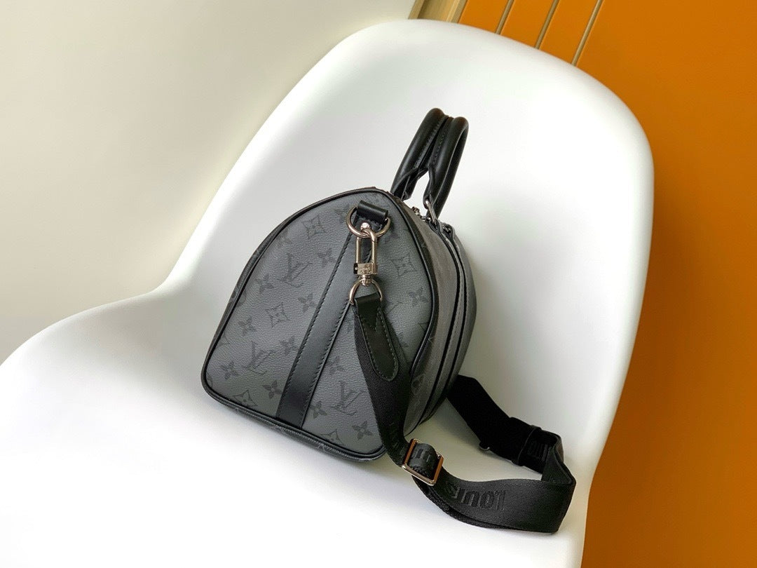 LV MESSENGER BAG