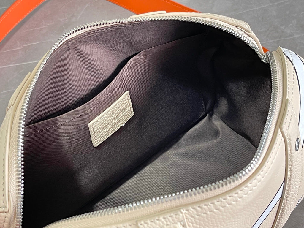 LV MESSENGER BAG