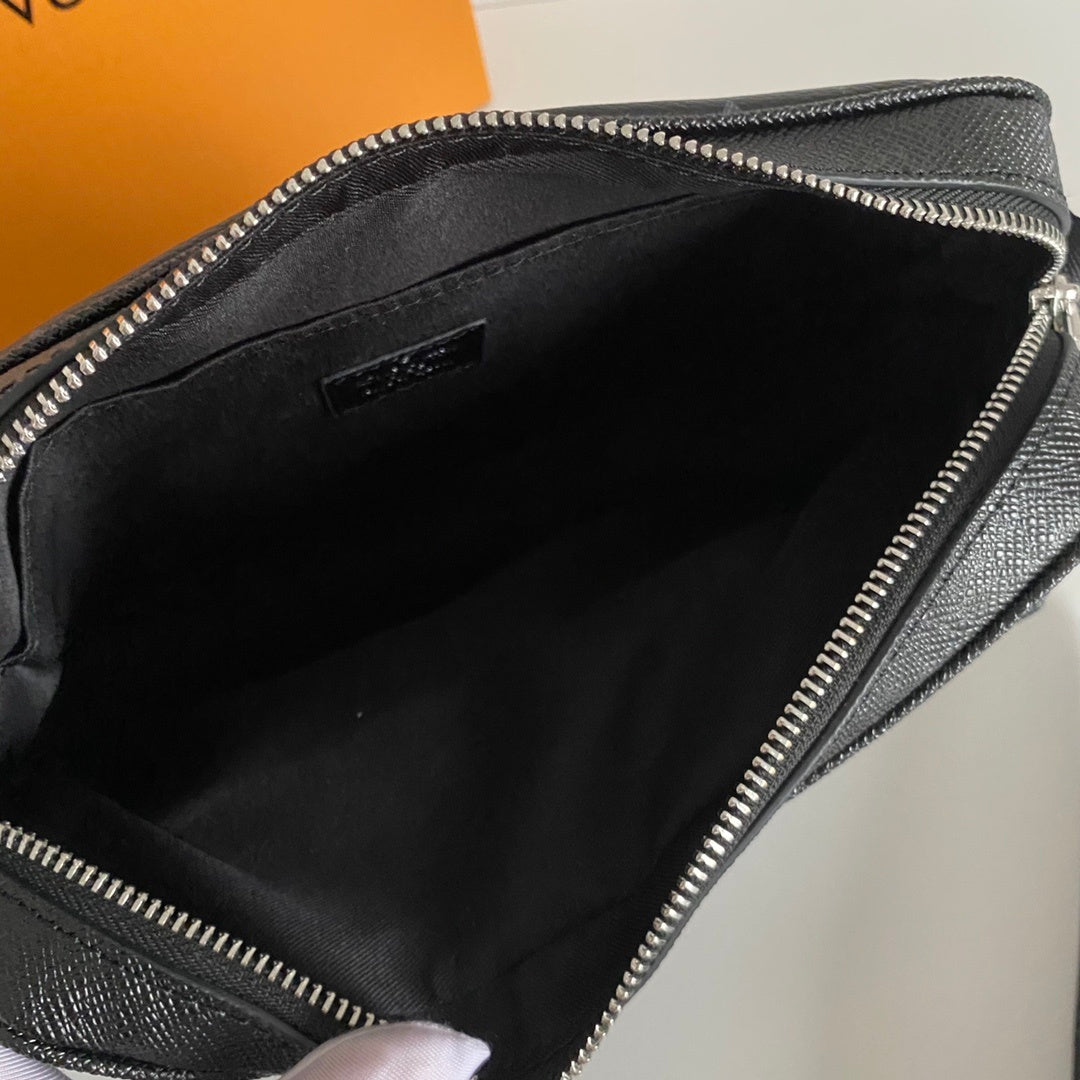 LV MESSENGER BAG