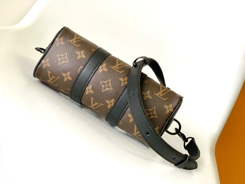LV MESSENGER BAG