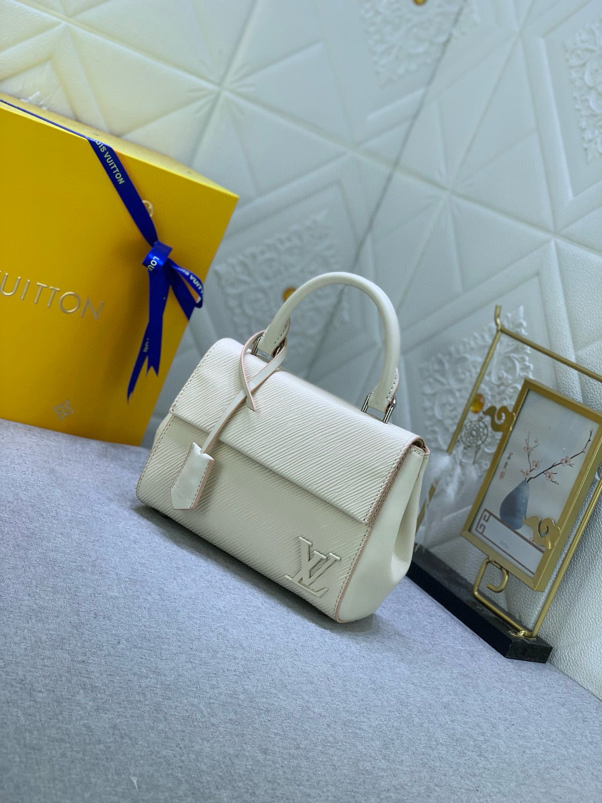LV WOMENS BAG