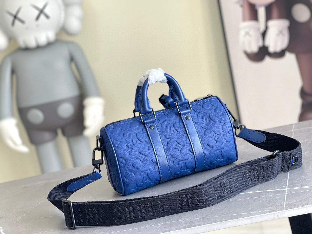 LV MESSENGER BAG